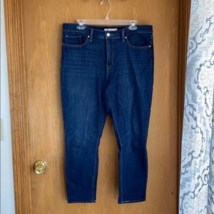 ✨Everything must go✨ mid-rise shaping skinny jeans